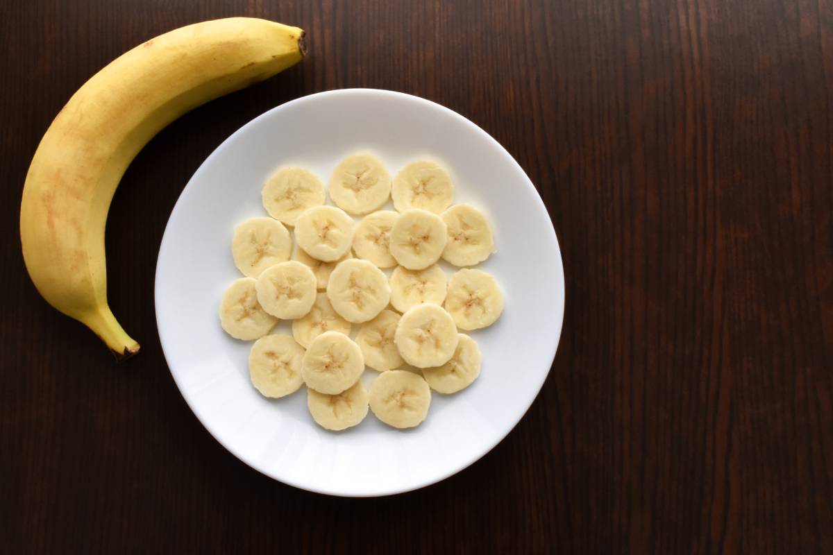 banana-slices-on-a-white-plate-food-from-above-co-2023-11-27-04-55-35-utc (1)