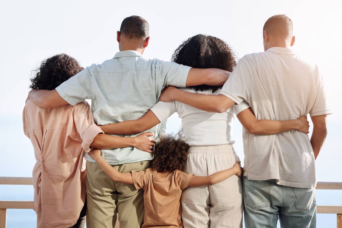 ocean-travel-and-back-of-family-on-balcony-for-va-2025-04-06-07-38-20-utc (1)